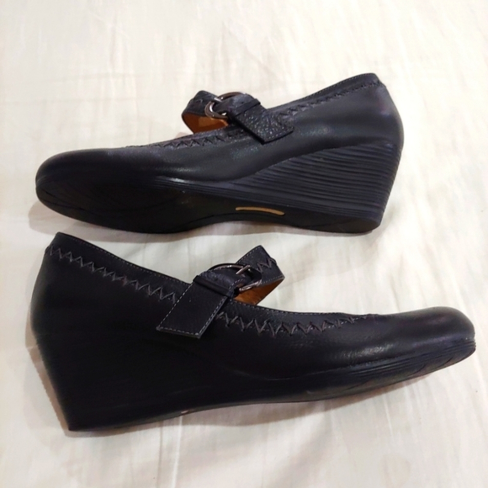 Softspots Leather Wedge Mary Jane, Size 9.5M, Black